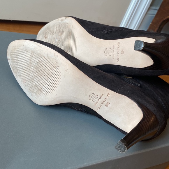 Ann Taylor “Rickie” Dark Chocolate Suede Ankle Boot, Size 8M - Picture 4 of 12